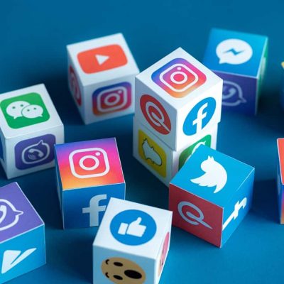 Alle belangrijke Social media iconen op blokken getoond